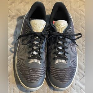 Nike Kobe‎ Bryant shoes youth size 6.5 EUC black/gray